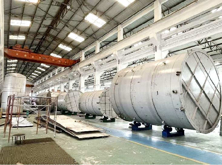 Chemical storage tank